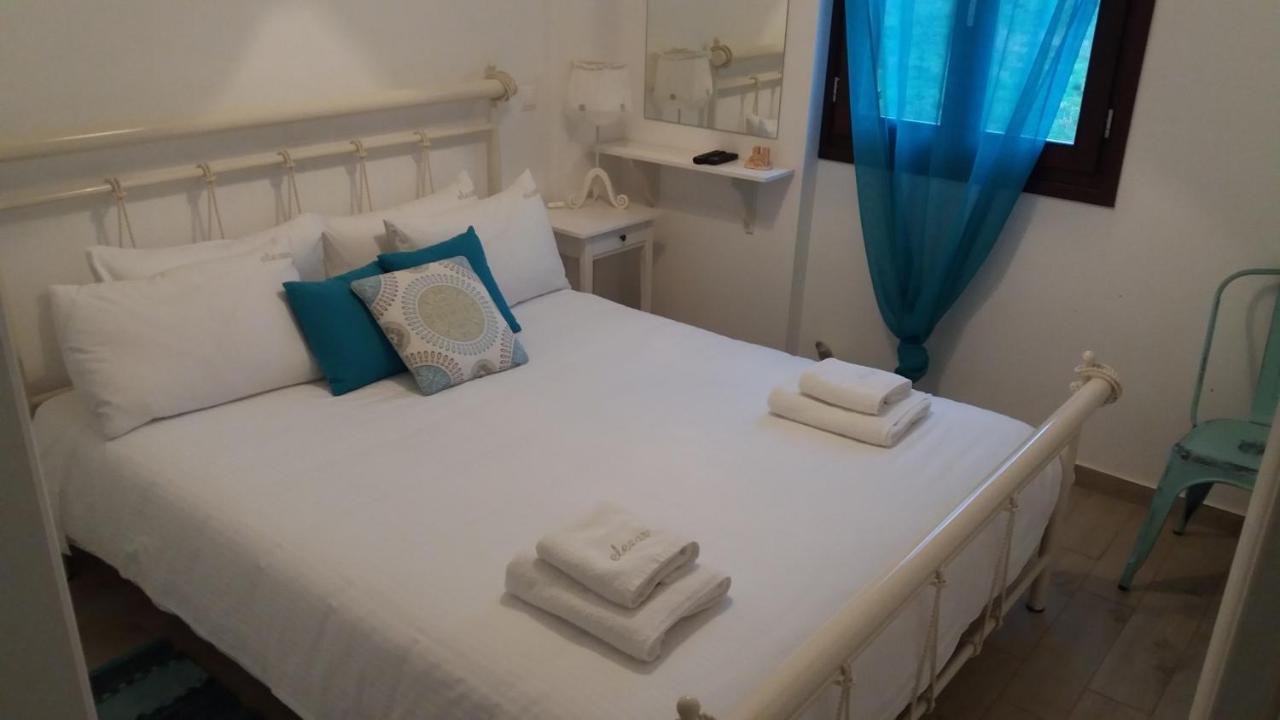 Elezar Appartement Néon Oítilon
